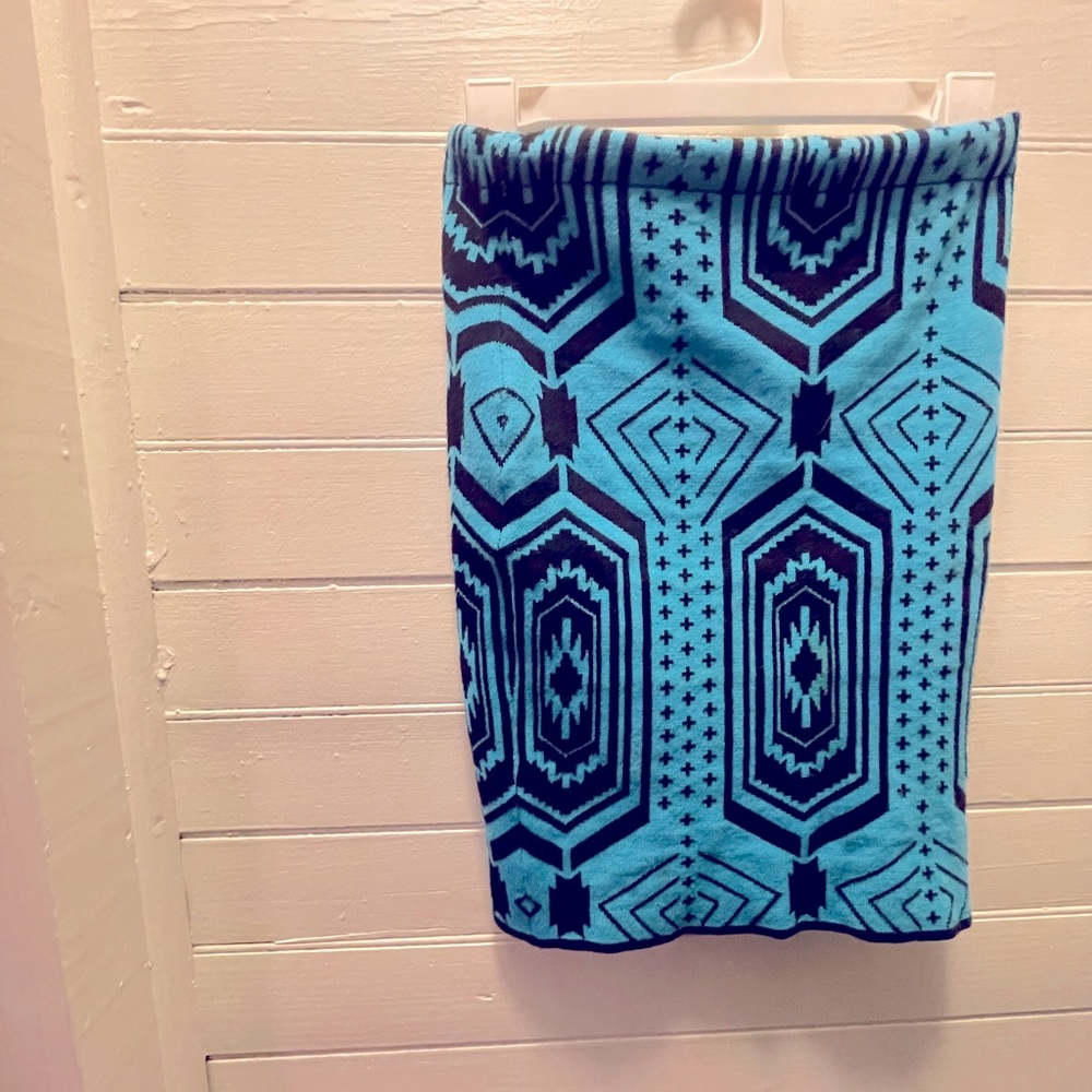 Sweater skirt alert! Comfy & flattering!